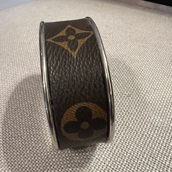 Authentic LOUIS VUITTON patch inlayed on a 1” NICKEL CUFF - handmade - Picture 1 of 4